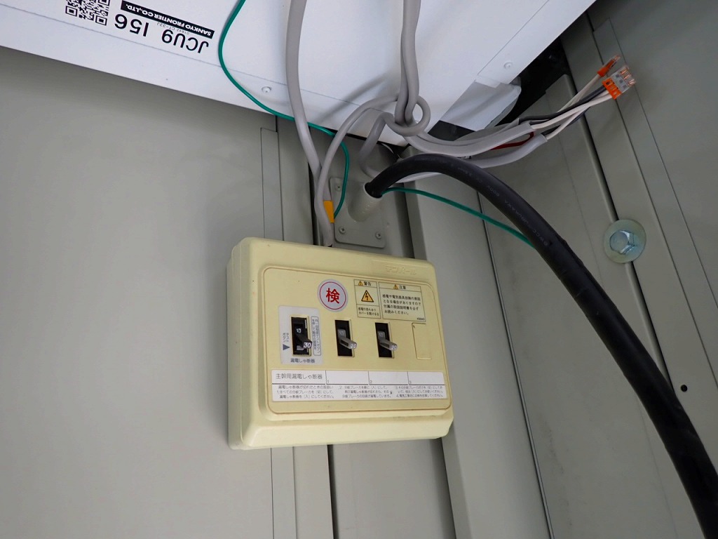 茨城県古河市電気工事　プレハブ事務所に電気を引く