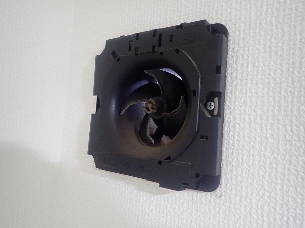 換気扇の穴を塞ぐ工事