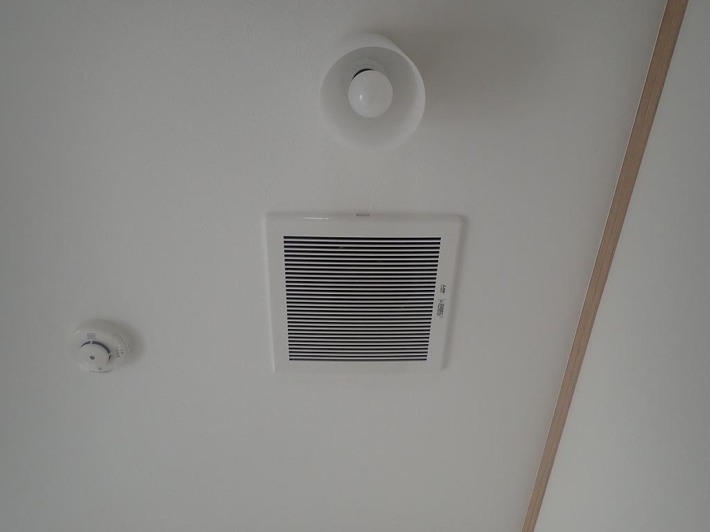 屋根裏換気扇取付工事