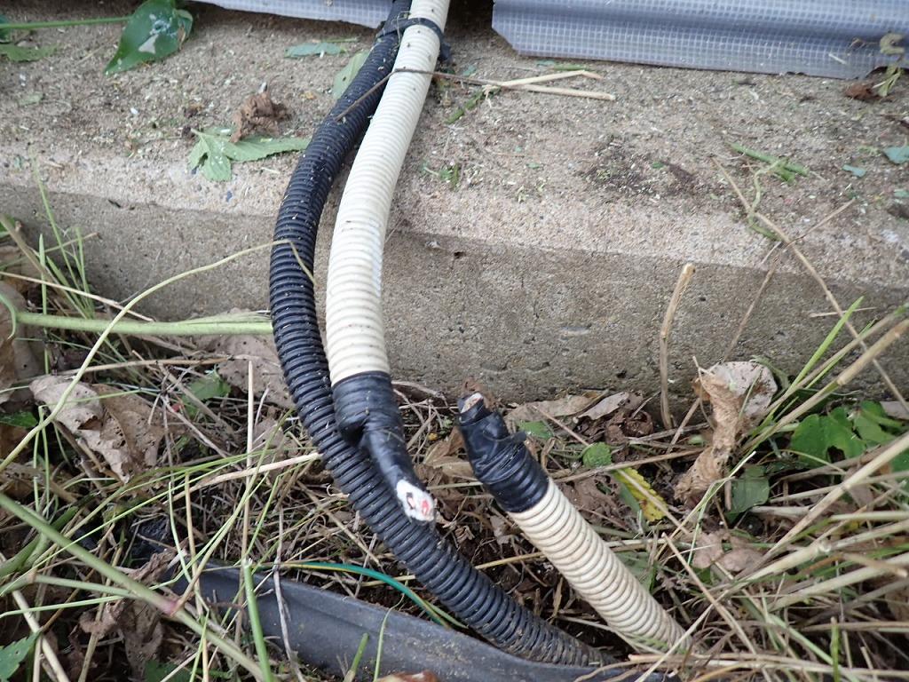 草刈りで電線を切った