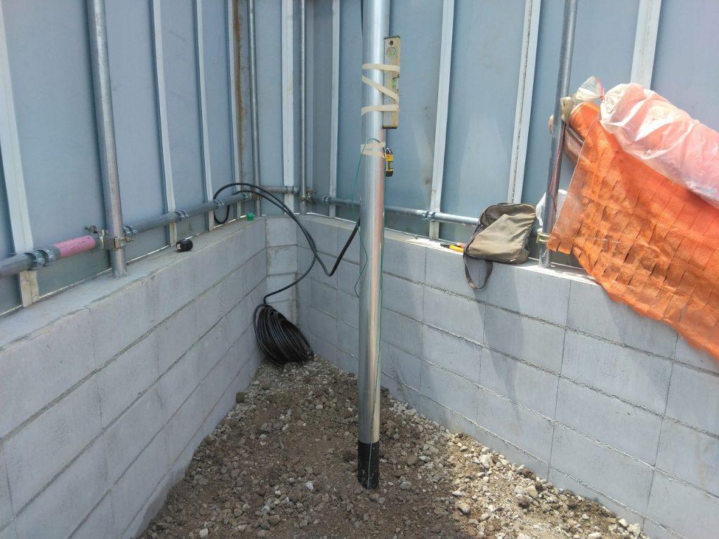 資材置き場に電気を引く