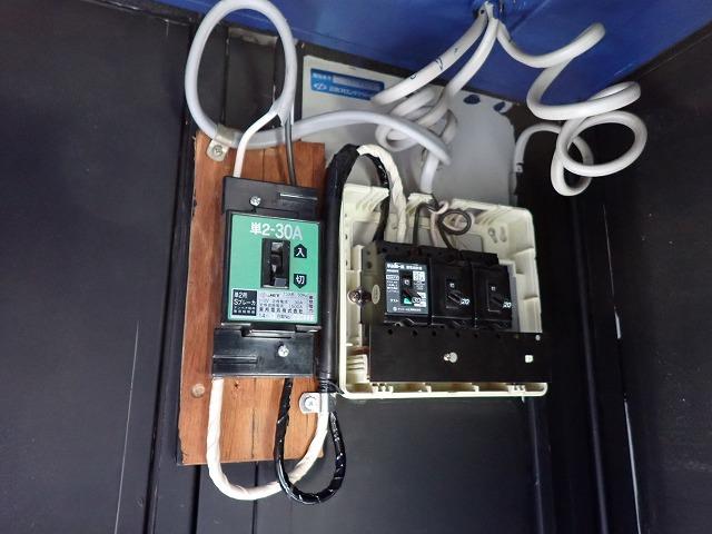 埼玉県春日部市プレハブに電気を引く