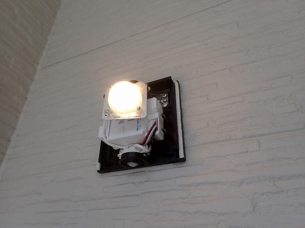 松戸市電気工事　玄関照明とコンセントの増設工事