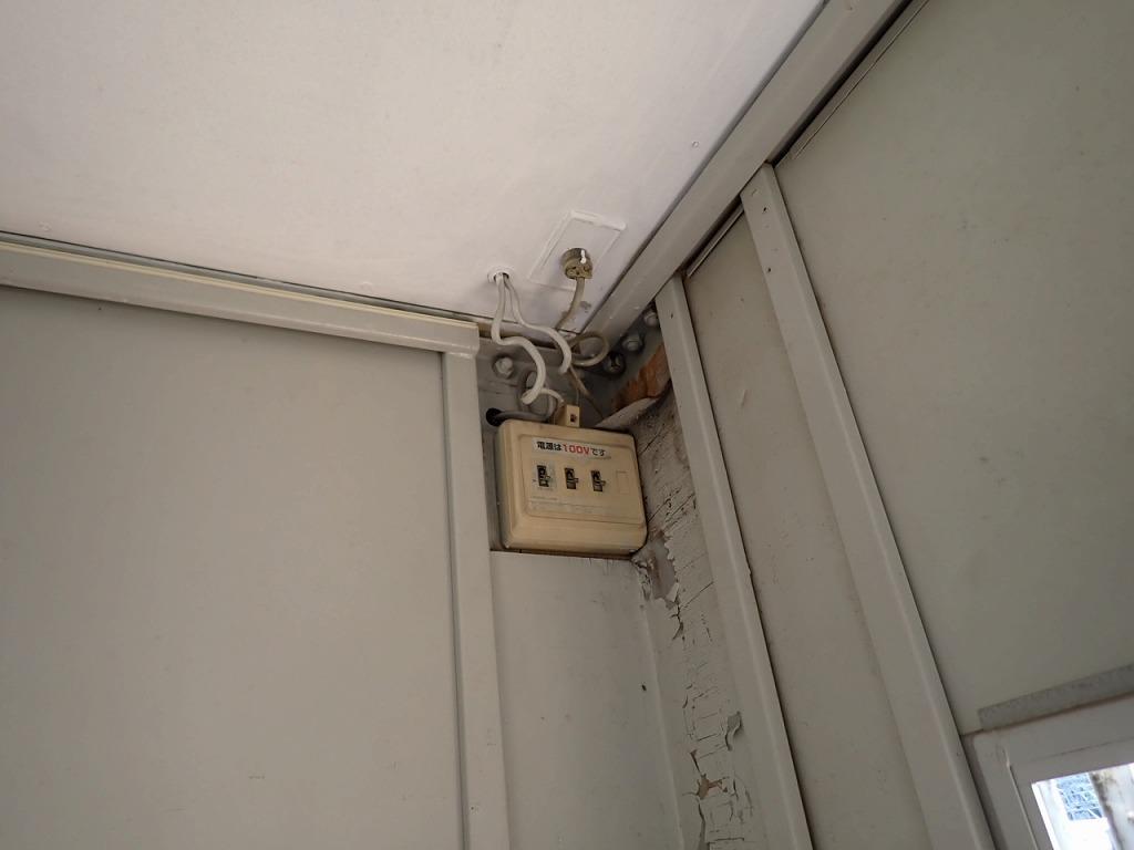 資材置き場プレハブ電気工事